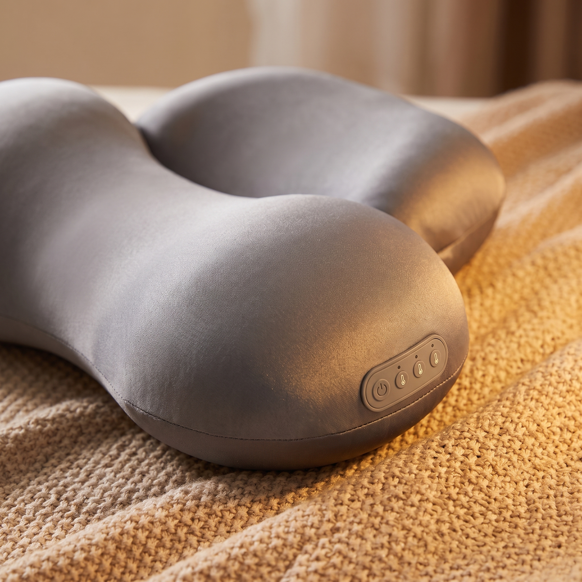 Heated Vibrating Neck Pillow, detail